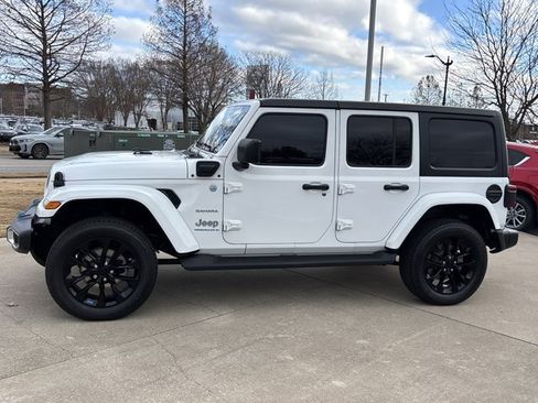 Used 2023 Jeep Wrangler Unlimited Sahara w/ Cold Weather Group image 10