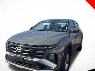 Used 2025 Hyundai Tucson SE video 1