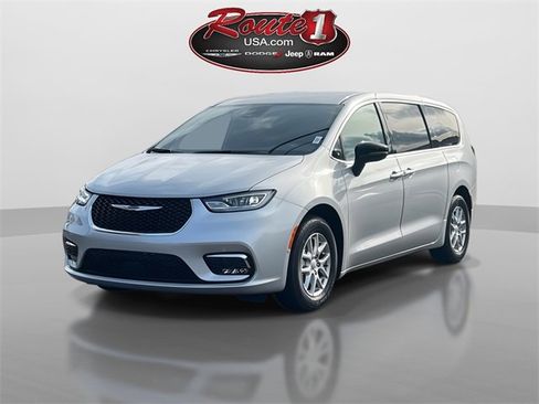 New 2026 Chrysler Pacifica Select w/ S Appearance Package image 2