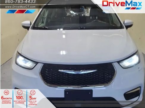 Used 2023 Chrysler Pacifica Touring-L FWD image 1