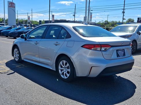 Used 2026 Toyota Corolla LE FWD image 4