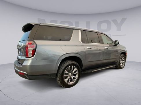 Used 2022 Chevrolet Suburban LT w/ Luxury Package image 5