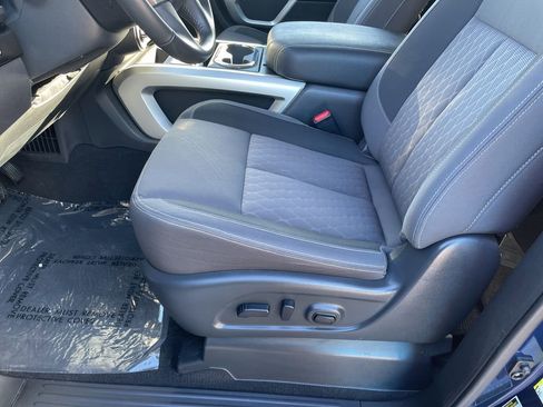 Used 2024 Nissan Titan SV w/ SV Convenience Package image 8
