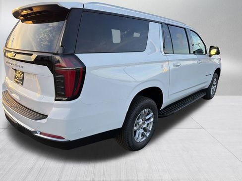 New 2026 Chevrolet Suburban LS image 7