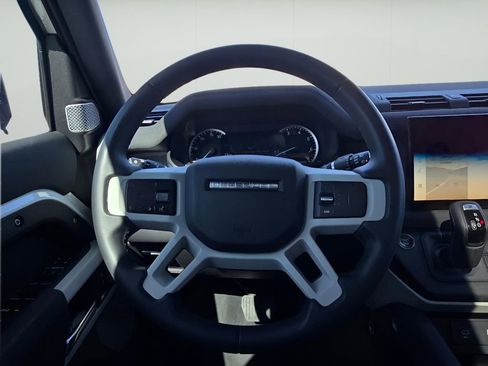 Used 2023 Land Rover Defender 130 X-Dynamic SE image 13
