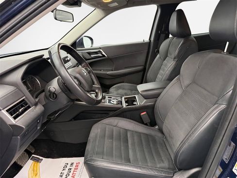 Used 2022 Mitsubishi Outlander SE image 12