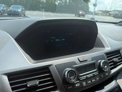 Used 2015 Honda Odyssey EX image 27