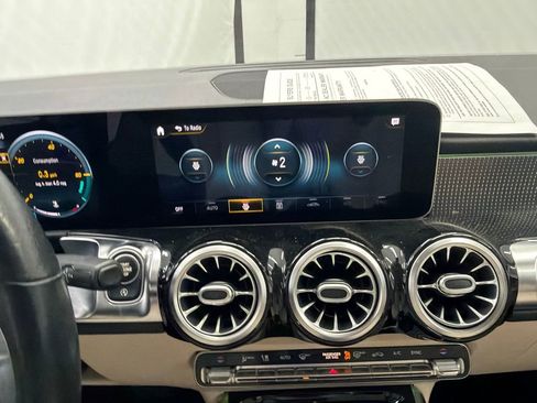 Used 2020 Mercedes-Benz GLB 250 w/ Premium Package image 29