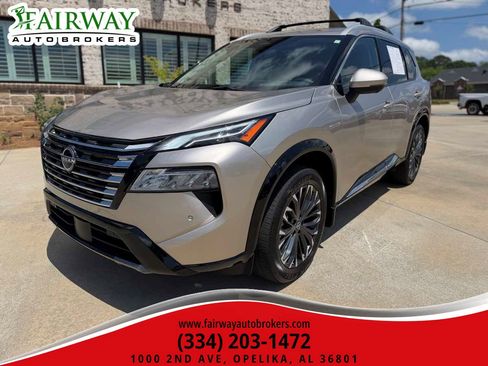 Used 2026 Nissan Rogue Platinum w/ Platinum Premium Package AWD/4WD image 2