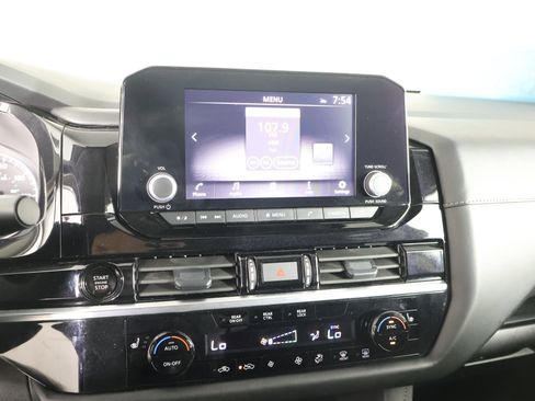 Used 2025 Nissan Pathfinder SV image 26