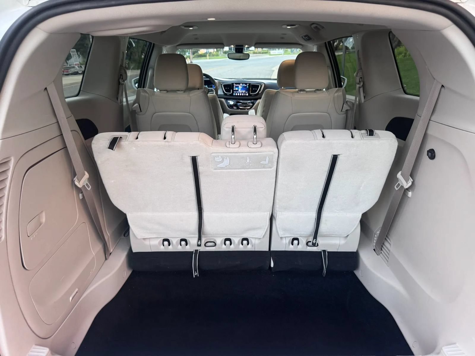 Used 2019 Chrysler Pacifica Touring Plus FWD image 11