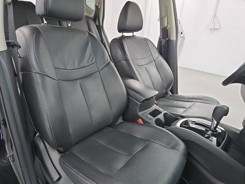 Used 2016 Nissan Rogue SL w/ SL Premium Package AWD/4WD image 10