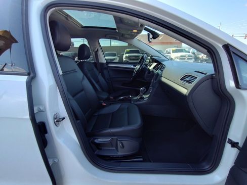 Used 2016 Volkswagen Golf SE image 47