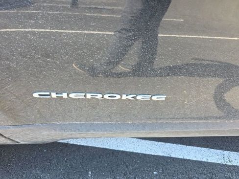 Used 2019 Jeep Cherokee Latitude Plus image 13