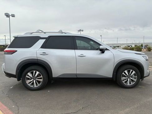 Certified 2025 Nissan Pathfinder SL w/ Black Appearance Package AWD/4WD image 7