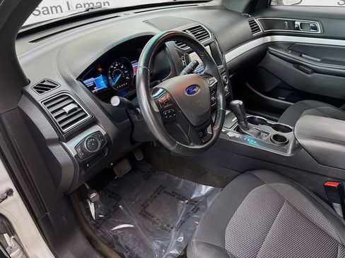 Used 2016 Ford Explorer XLT w/ Equipment Group 201A FWD image 9