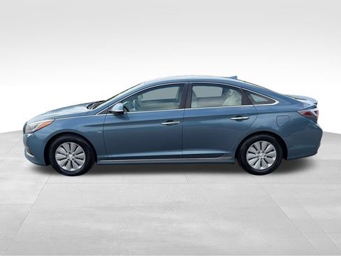 Used 2016 Hyundai Sonata SE FWD image 2