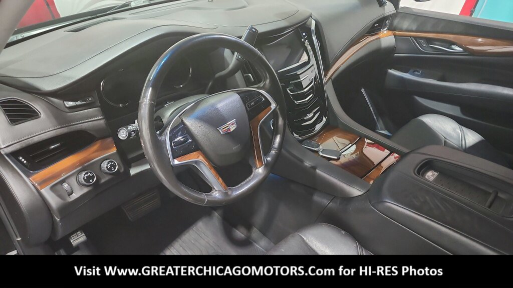 Used 2017 Cadillac Escalade ESV Luxury AWD/4WD image 32