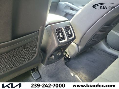 Used 2023 Kia Sorento LX FWD image 13
