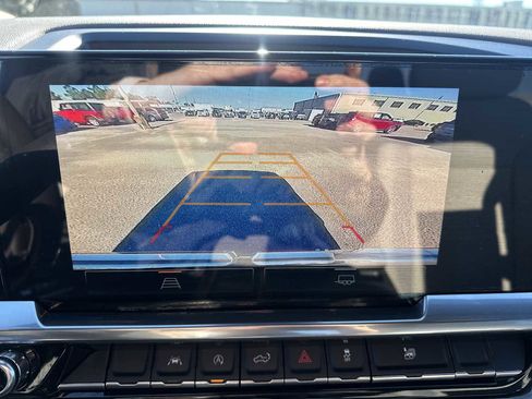 Used 2023 GMC Sierra 1500 SLE image 16