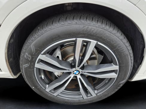 Used 2021 BMW X7 xDrive40i w/ M Sport Package AWD/4WD image 21