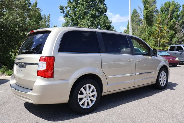 Used 2015 Chrysler Town & Country Touring FWD image 8