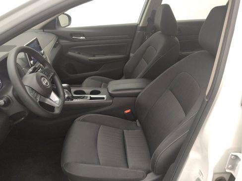 Used 2025 Nissan Altima 2.5 SV FWD image 17