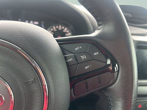 Used 2018 Jeep Renegade Altitude image 23