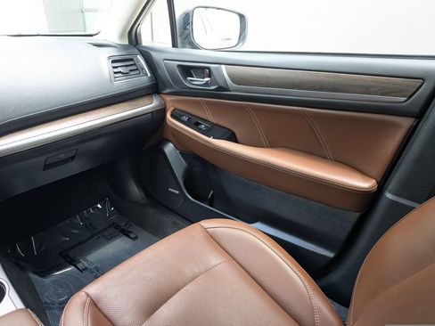 Used 2019 Subaru Outback 2.5i Touring AWD/4WD image 18