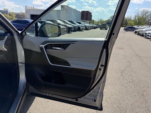 Used 2022 Toyota RAV4 XLE Premium FWD image 27