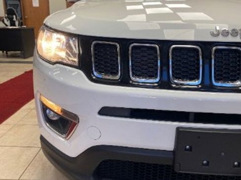 Used 2020 Jeep Compass Limited image 12