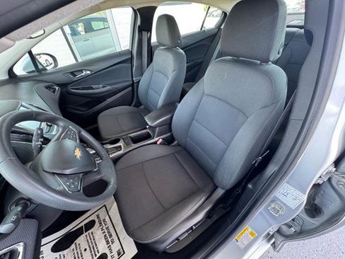 Used 2017 Chevrolet Cruze LT w/ Convenience Package FWD image 10