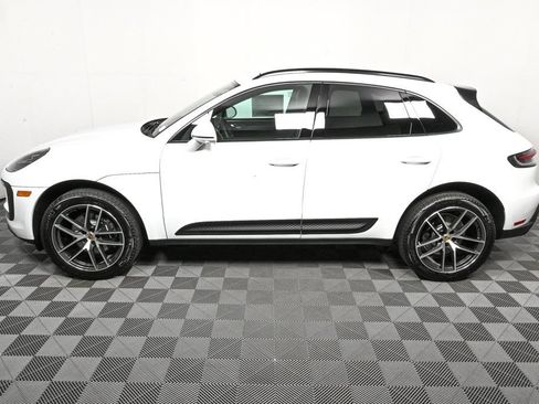 Certified 2026 Porsche Macan AWD/4WD image 2