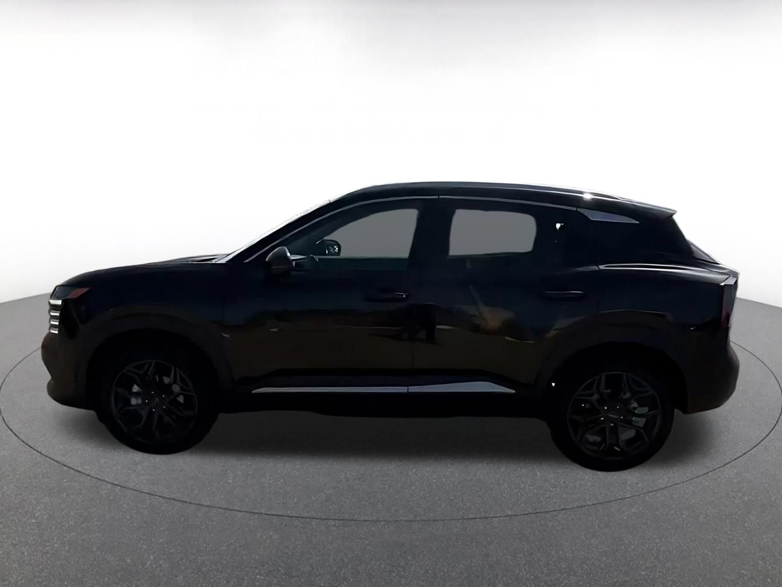 Used 2026 Nissan Kicks SR FWD image 8