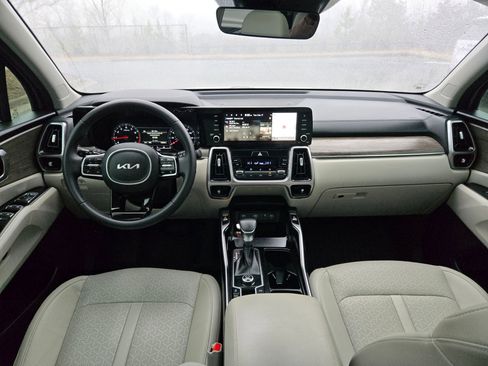 Certified 2023 Kia Sorento EX w/ Panoramic Sunroof Package image 10