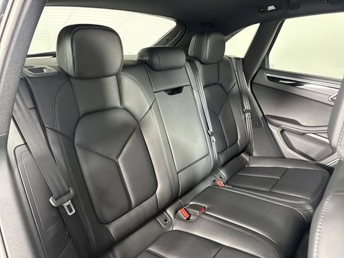 Certified 2025 Porsche Macan S AWD/4WD image 22