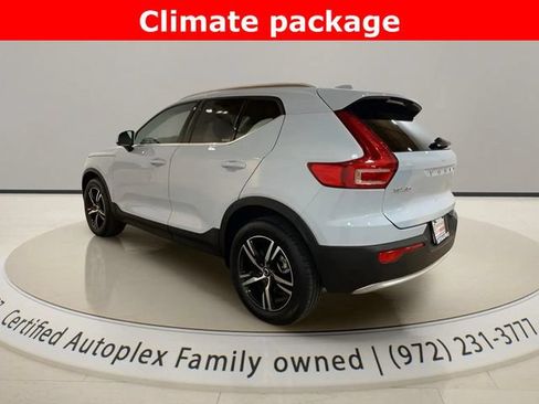 Used 2025 Volvo XC40 B5 Core AWD/4WD image 3