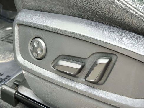 Used 2020 Audi Q5 e Premium Plus w/ Premium Plus Package AWD/4WD image 39