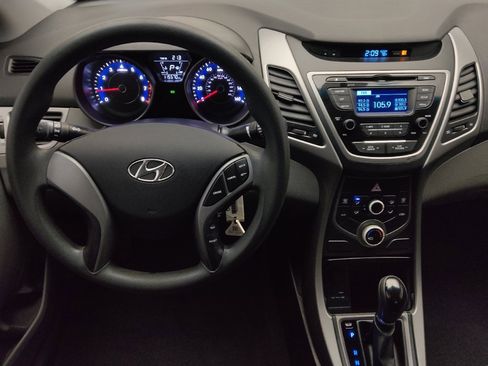 Used 2015 Hyundai Elantra SE image 22