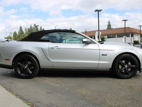 Used 2011 Ford Mustang GT Premium RWD image 34