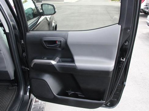 Used 2022 Toyota Tacoma SR5 w/ Technology Package image 14