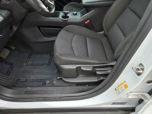 Used 2024 GMC Terrain SLE AWD/4WD image 16
