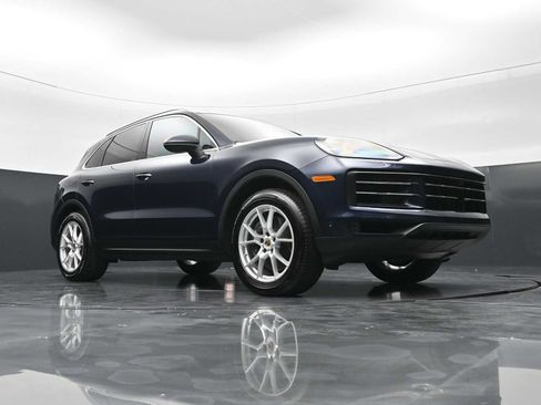 Certified 2025 Porsche Cayenne AWD/4WD image 44