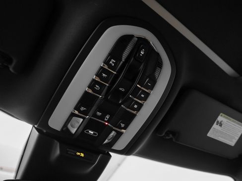 Certified 2026 Porsche Macan S AWD/4WD image 39