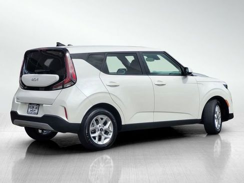 Used 2025 Kia Soul LX w/ LX Technology Package image 4