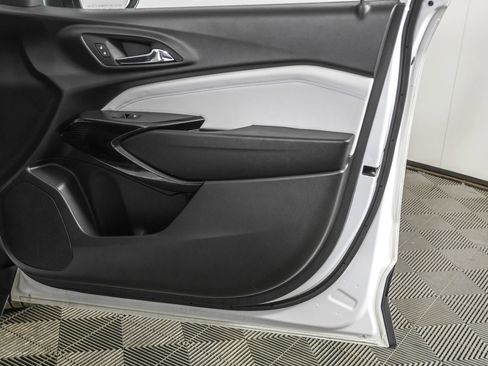 Used 2024 Chevrolet Trax LT w/ Driver Confidence Package image 48