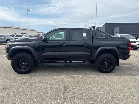 Used 2025 Chevrolet Colorado ZR2 w/ Midnight Edition AWD/4WD image 4