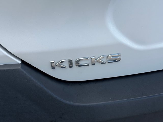 Used 2019 Nissan Kicks SV FWD image 12