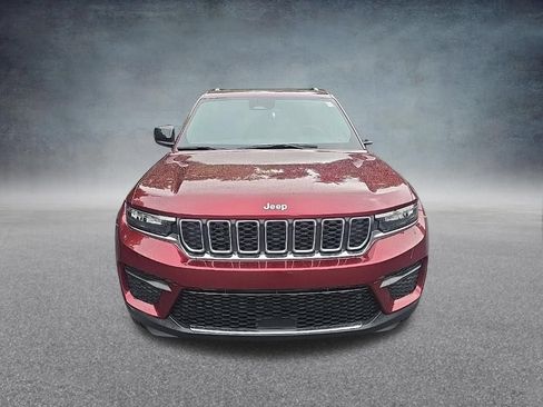 Used 2025 Jeep Grand Cherokee Laredo X w/ Luxury Tech Group I AWD/4WD image 3