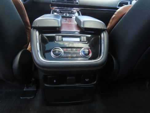 Used 2021 Lincoln Navigator L Reserve w/ Luxury Package AWD/4WD image 20